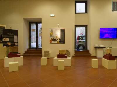 ...esposte (dal 27 gennaio al 4 febbraio 2024) all�interno di palazzo Simi in occasione della mostra �Frammenti di storia ebraica� organizzata dalla Sovrintendenza di Bari